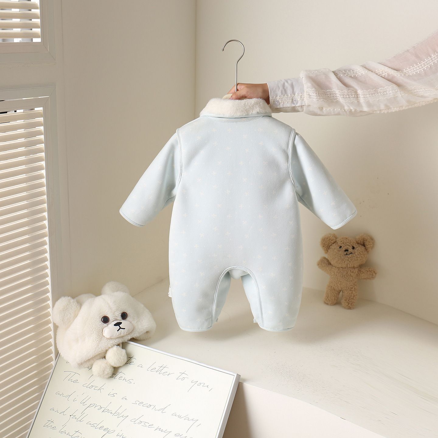 Fleece-lined Extra-thick One-piece Fleece Warm Outdoor Windproof Coathoodie by Baby Joy