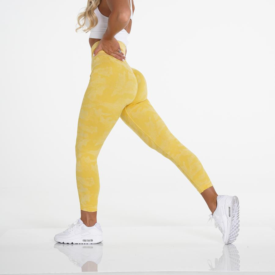 Snowflake Camouflage Seamless Yoga Pants – High Waisted Leggings by FitiqueFit