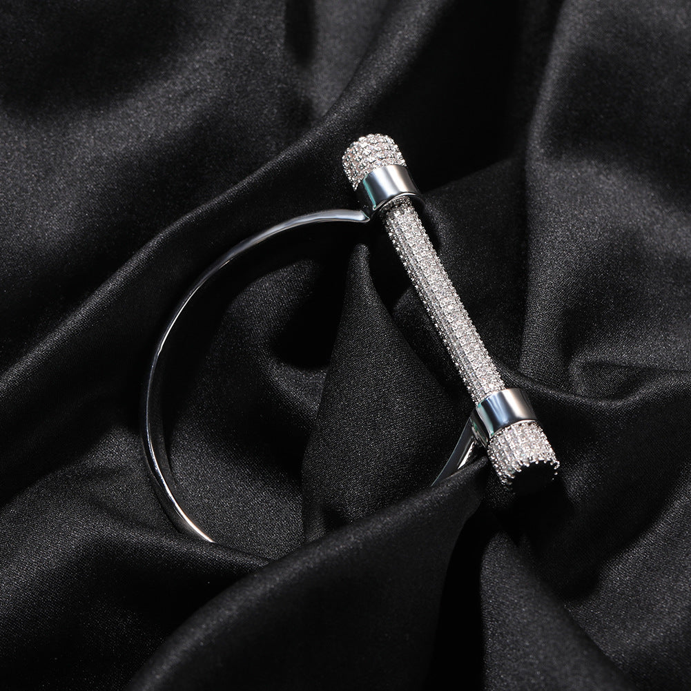 Horseshoe-shaped bracelets inlaid with zircon and diamonds by nowadaysfashion