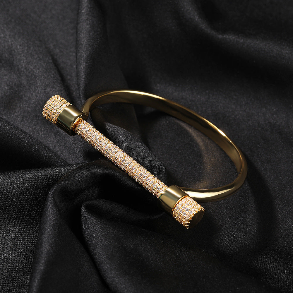 Horseshoe-shaped bracelets inlaid with zircon and diamonds by nowadaysfashion
