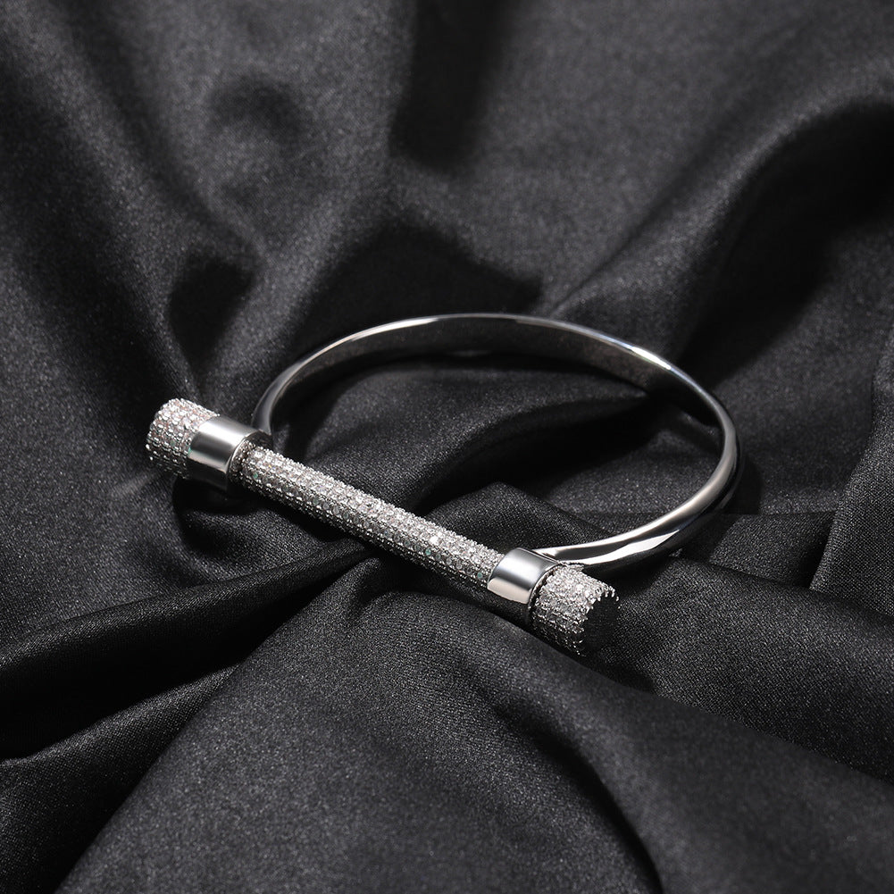 Horseshoe-shaped bracelets inlaid with zircon and diamonds by nowadaysfashion