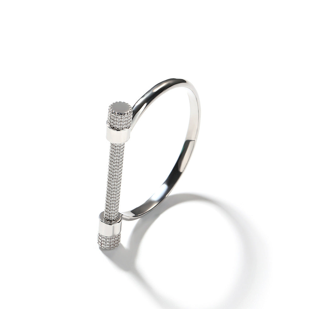 Horseshoe-shaped bracelets inlaid with zircon and diamonds by nowadaysfashion